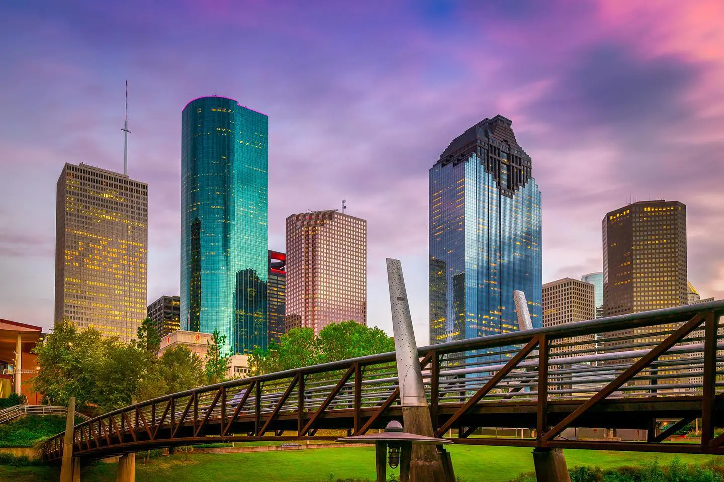 A bridge over the river in front of some buildings